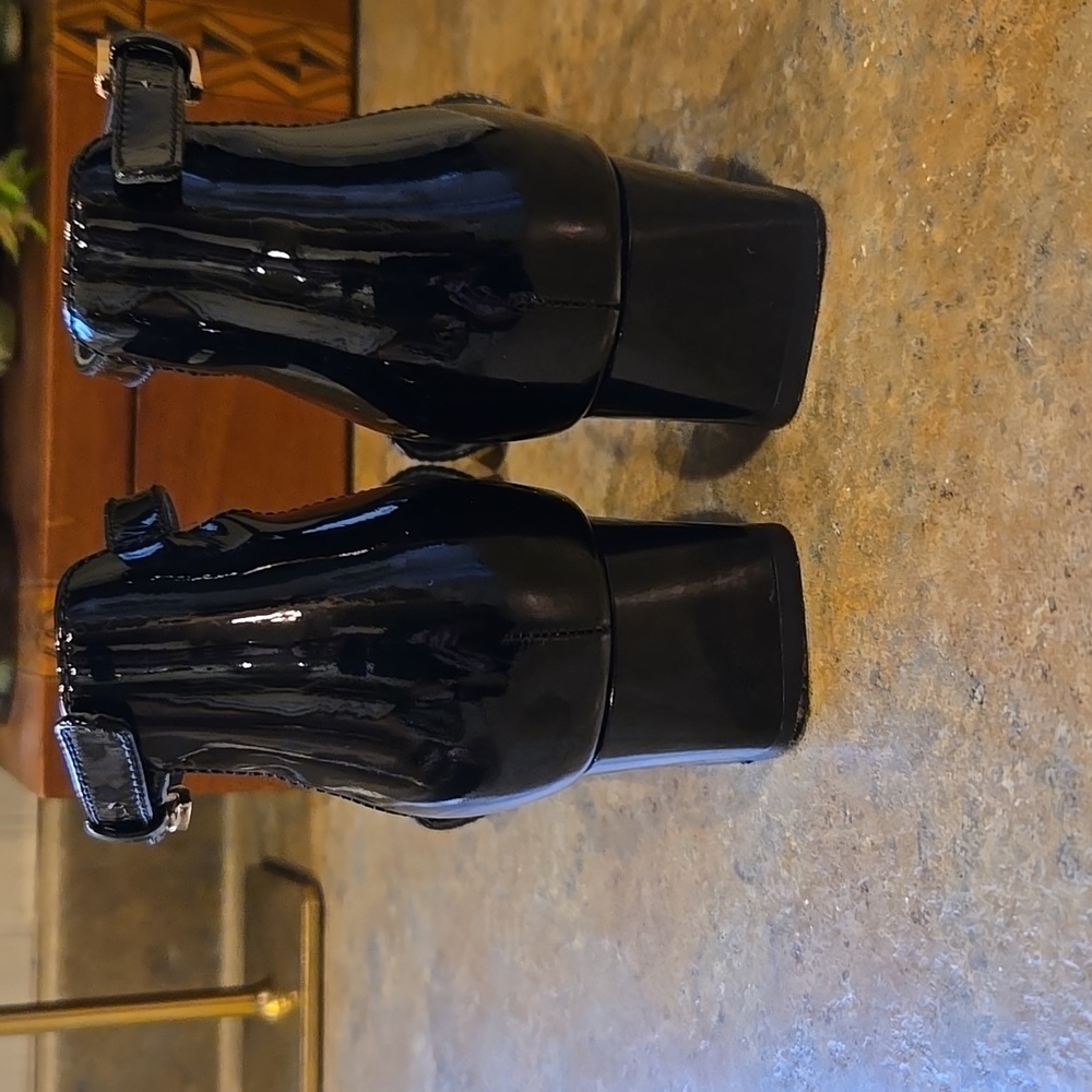EUC Tory Burch Black Patent Sandals Size 6 - Picture 6 of 13